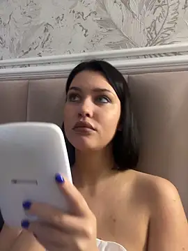 kikiwatson - KikiWatson's free webcam