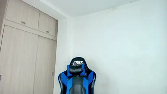 sophiax-x - Sophiax-x's free webcam - UK Sex Cams