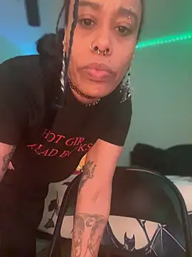 Webcam Model (loveluna8)  is live.Free join now!