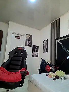 Webcam Model (Natasha_miilf)  is live.Free join now!