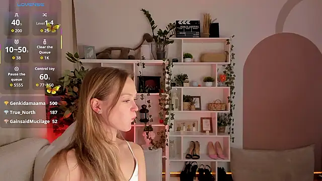 Kara_smalltits webcam