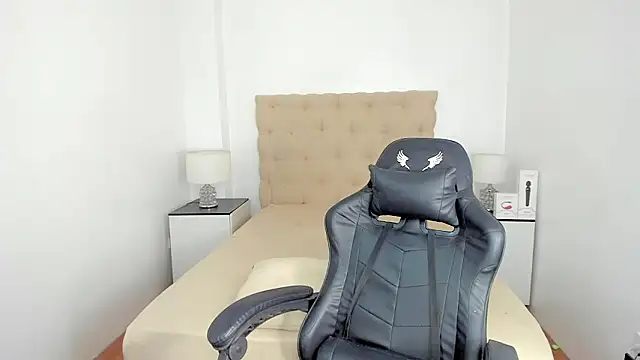 lovableXnaughty_lily webcam