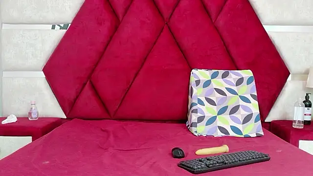 kity_spiderr - Kity_spiderr's free webcam