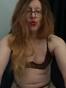 valerie-4-u (M mature) - 5000 tokens to reach