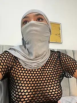 _tariq (F teen) - boobs show