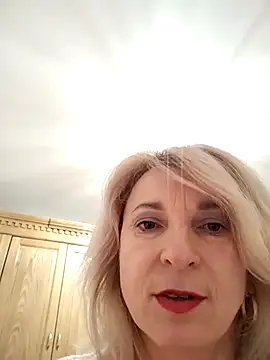 Webcam Model (AhlyssaLove1155)  is live.Free join now!