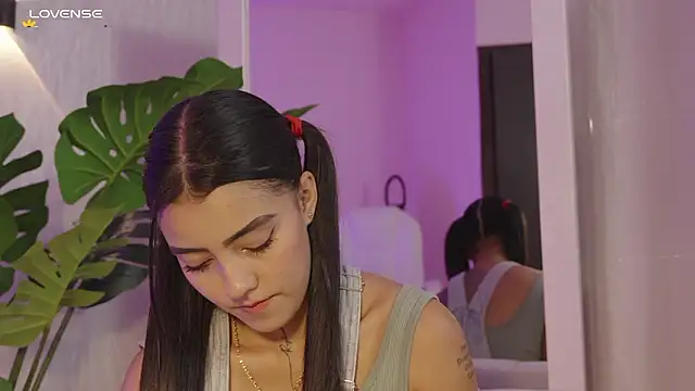 miagomezweb1 (F young) - Moan your name 🥴