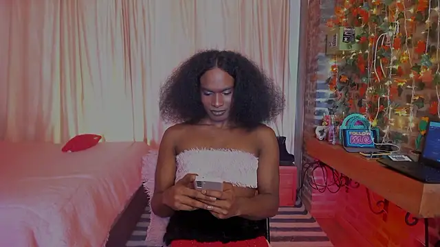 LaGoldenBitch webcam