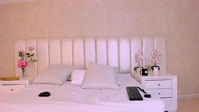 julianiita_ (F teen) - Pinch nipples with Saliva