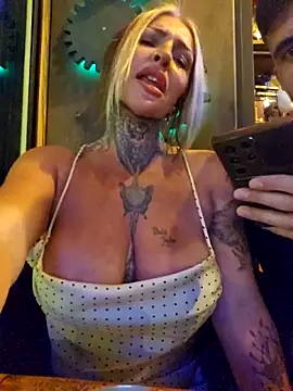 TravelMommyBlair – webcam model profile photo