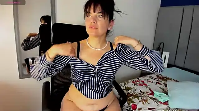 laura_hotties webcam