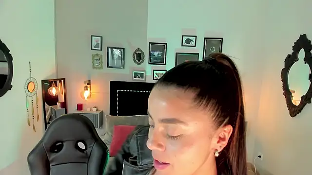 Bella_walker_ webcam