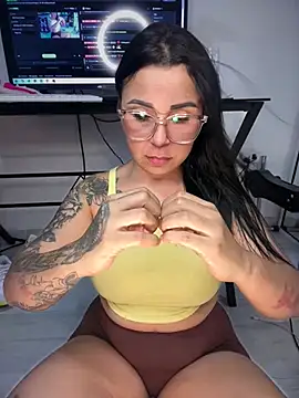 Webcam Model (Natural_BIGASS_Nina) is live