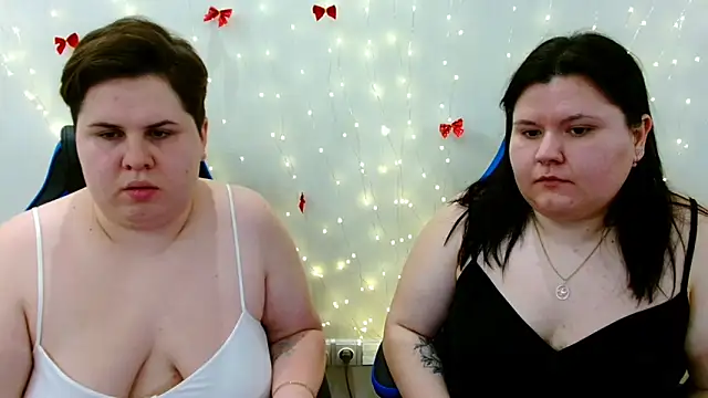 BeckyAndHellen webcam