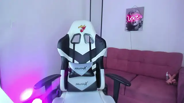 dahiaan_as (F teen) - Squirt