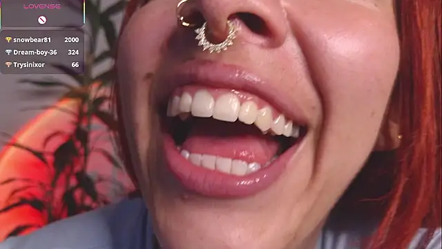 bri_von_dhara__ webcam