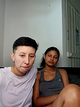 Mei_and_Gaby webcam