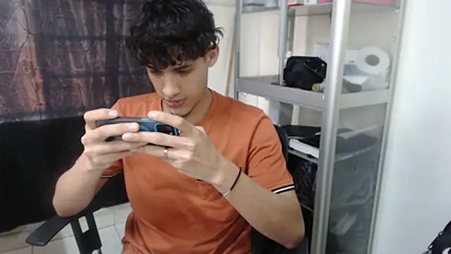 maxstar26 (M young) - flash cock wakes up 🍆🥵