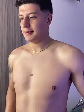 Goldenknight33 webcam