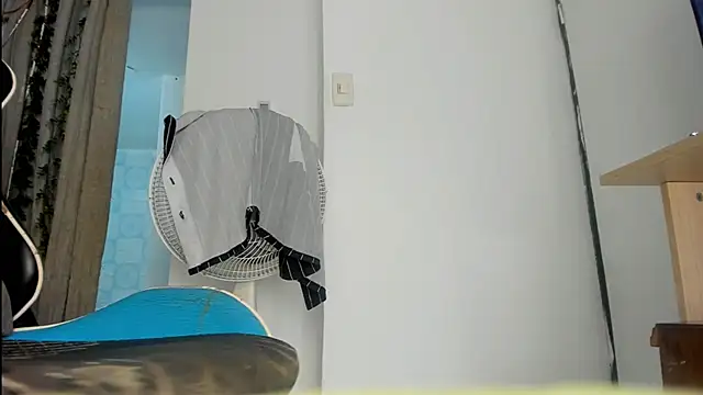 Evaa_18 webcam stripchat model stream image