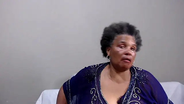 GrandBustyMelon webcam