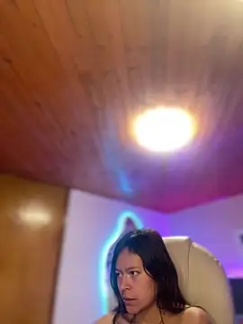 Ninffa_pinkk21 webcam