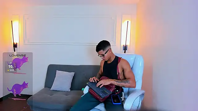 Paradise_boy_s webcam