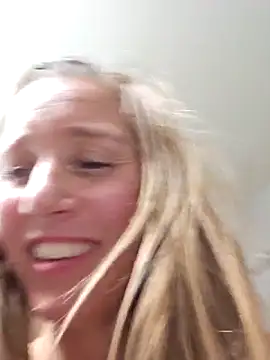 Webcam Model (Skyellar)  is live.Free join now!