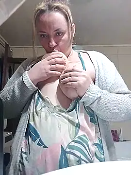 Mommygetnaughty webcam