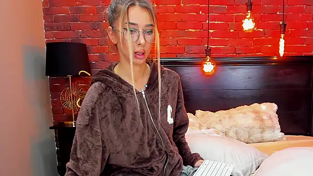 ChristynaRoss webcam