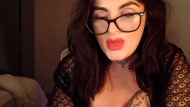 MommyScarletEire – webcam model profile photo