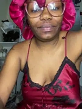 Webcam Model (YummyMelanin117)  is live.Free join now!