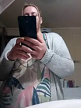 Mommygetnaughty webcam