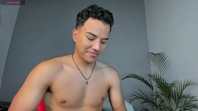 lucas_wellx webcam
