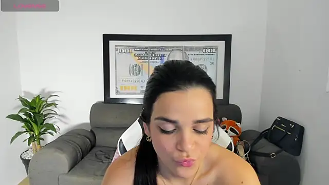 LucianaMoreau webcam