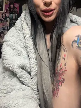 MissMidnightUK webcam