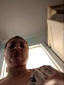 milfymrsrobinson (F milf) - Boobs out and tub them lick