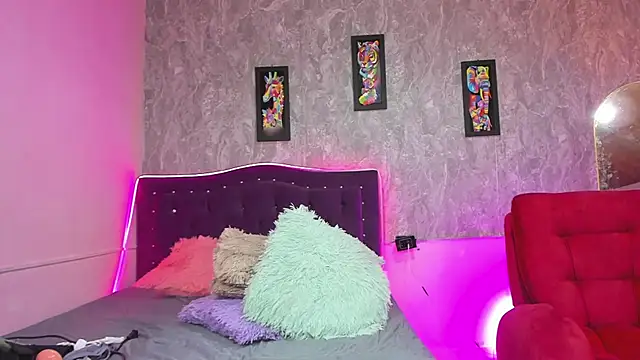 Lauren_smiles webcam