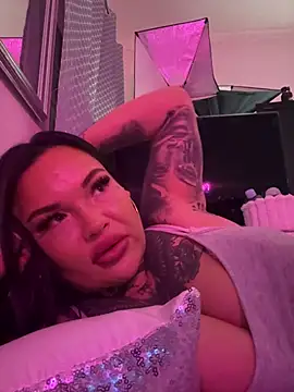 _MelinaCurves_ webcam