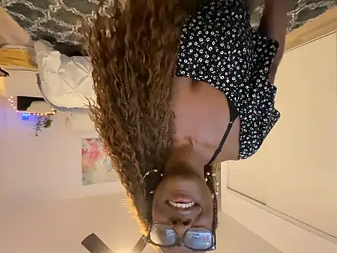 Webcam Model (Anadia_Starr) is live