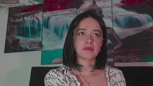 ariana-white- webcam