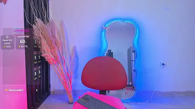 REINA_ADAHARA webcam