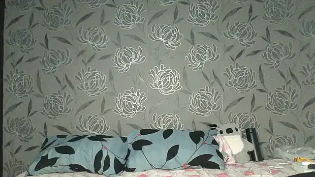 dora_7827 (F teen) - I need aa new phone 😘😩