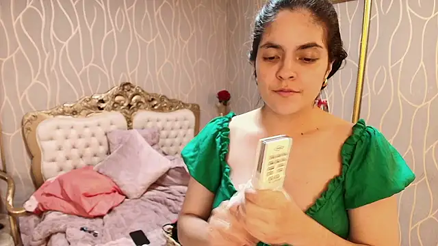 Webcam Model (sofiaclauss)  is live.Free join now!