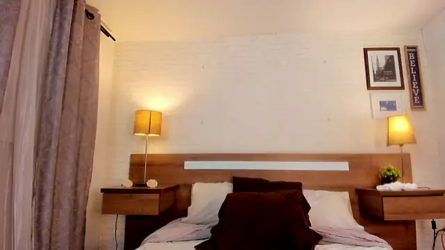 JenniferAuriston webcam