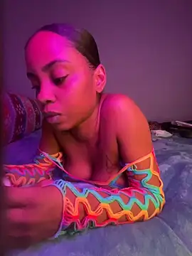 TheRealOshunQueen webcam