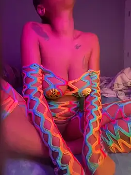 Webcam Model (TheRealOshunQueen)  is live.Free join now!