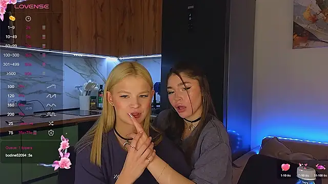 Caroline__Brown webcam