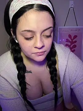 Webcam Model (Sashabbay) is live