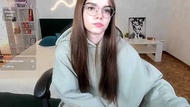 miss__evelyne webcam